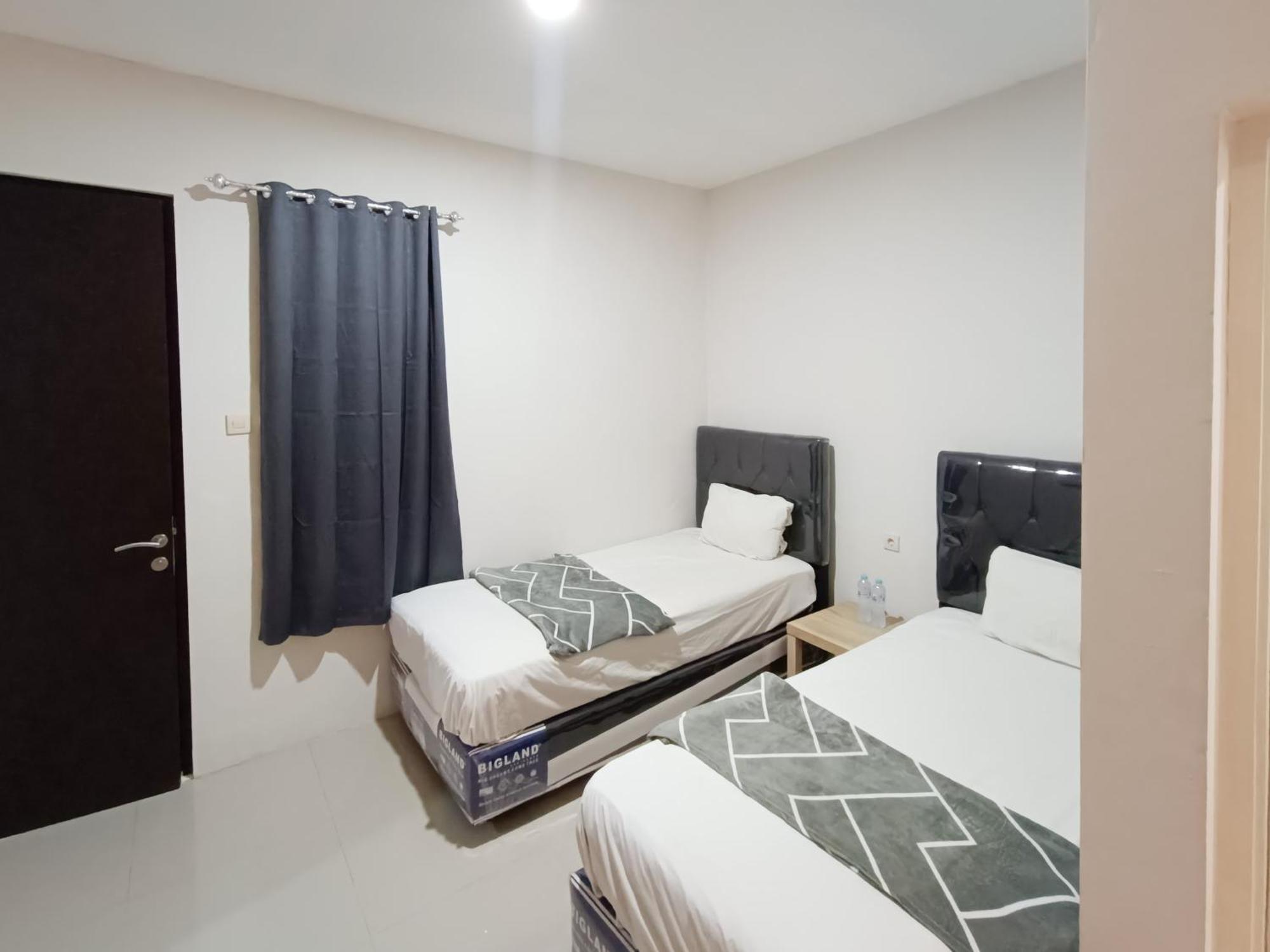 Happy Family Homestay Jember Mitra Reddoorz Εξωτερικό φωτογραφία